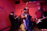 Tiger and Milk en Fotomatón Bar