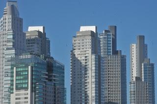 Larreta quiere bajar la altura de las torres y flexibilizar los usos de los lotes en los barrios Larreta quiere bajar la altura de las torres y flexibilizar los usos de los lotes en los barrios