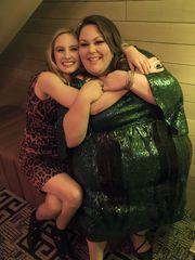 Madison (Caitlin Thompson), a la izquierda, planificó Las Vegas