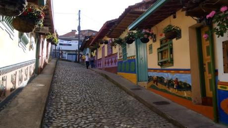 Nuestra vida en Colombia (III): Hacienda Nápoles, Medellín y Guatapé