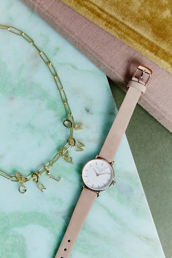 THE TIME IS NOW DE ROSEFIELD THE TIME IS NOW DE ROSEFIELD