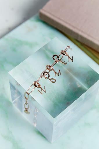 THE TIME IS NOW DE ROSEFIELD THE TIME IS NOW DE ROSEFIELD