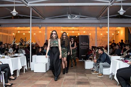 desfile en Amber plaza