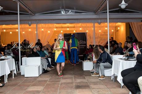 desfile en Amber plaza