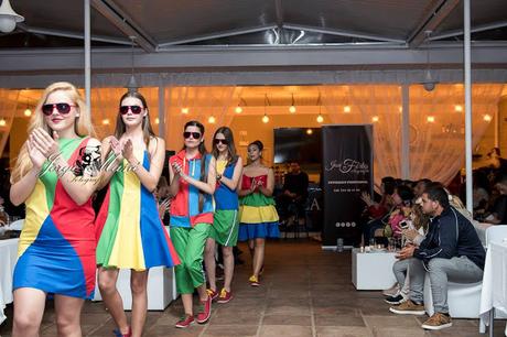 desfile en Amber plaza