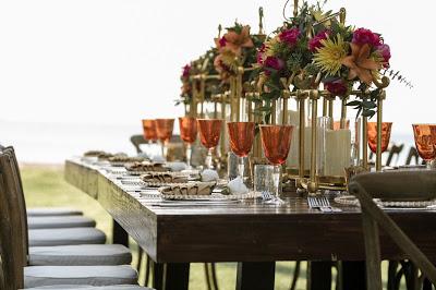 Mesa para cena de bienvenida en una boda de fin de semana