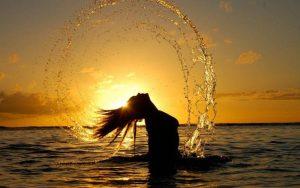 338366-women-wet_hair-sunlight-rising_sun-water-silhouette-748x468