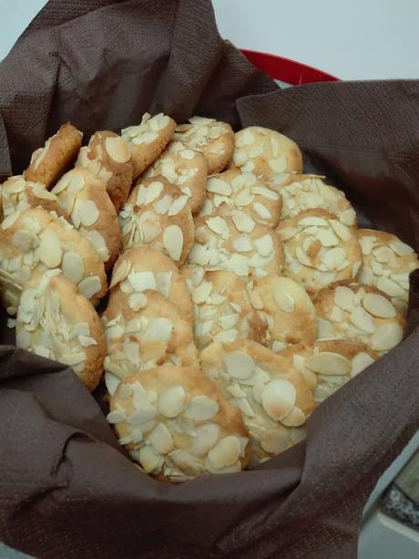 GALLETAS DE ALMENDRA Y COCO GALLETAS DE ALMENDRA Y COCO