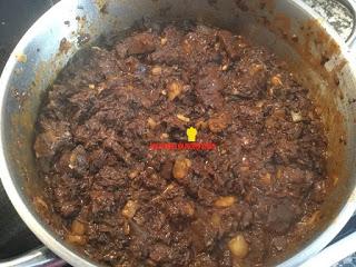 SANGRE ENCEBOLLADA CON TOMATE