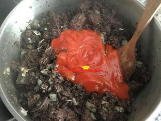 SANGRE ENCEBOLLADA CON TOMATE