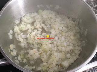 SANGRE ENCEBOLLADA CON TOMATE