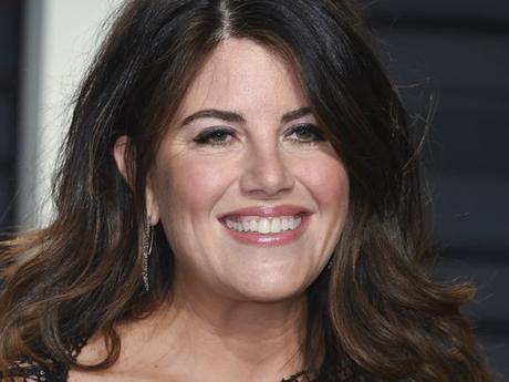 Monica Lewinsky llega a la Vanity Fair Oscar Party,