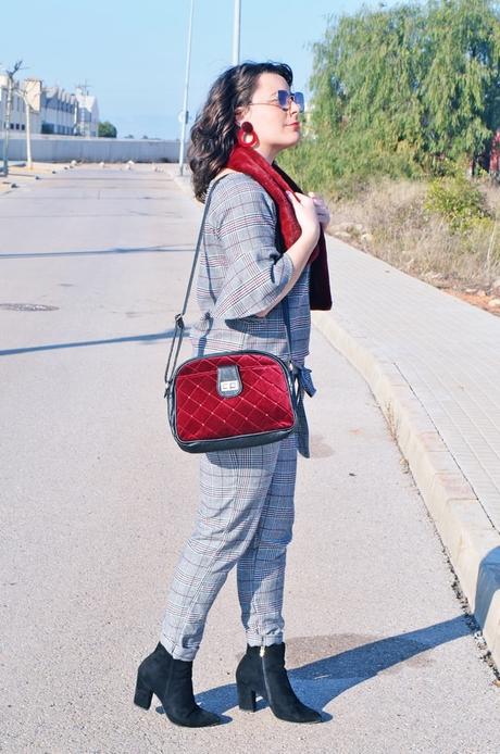 Cómo llevar un conjunto de estampado principe de gales