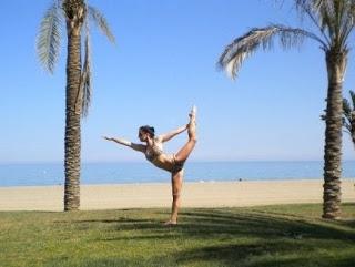 -Yoga en la Playa con YogaSala Málaga. Martes, 27 de marzo, yoga en la playa. 10'20 de la mañana. Playa de la Malagueta.