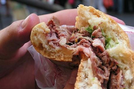 Consejos para comer bien en Florencia panino de lampredotto