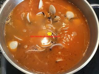 MERLUZA , ALMEJAS Y PATATAS EN SALSA MERLUZA , ALMEJAS Y PATATAS EN SALSA