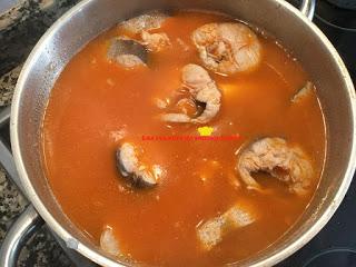 MERLUZA , ALMEJAS Y PATATAS EN SALSA