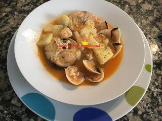 MERLUZA , ALMEJAS Y PATATAS EN SALSA MERLUZA , ALMEJAS Y PATATAS EN SALSA