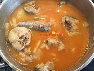 MERLUZA , ALMEJAS Y PATATAS EN SALSA