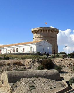 Paseando por el emporion de la Illeta dels Banyets