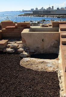 Paseando por el emporion de la Illeta dels Banyets