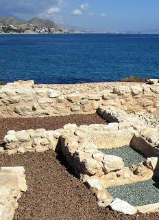 Paseando por el emporion de la Illeta dels Banyets