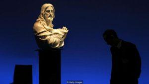 La mujer cuyo tumor hizo que su religión sea mortal p05zm6dj