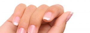 ¿Puede biotina fortalecer mis uñas quebradizas?