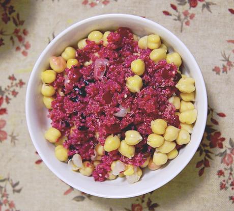 ENSALADA DE GANBANZOS CON QUINOA Y REMOLACHA