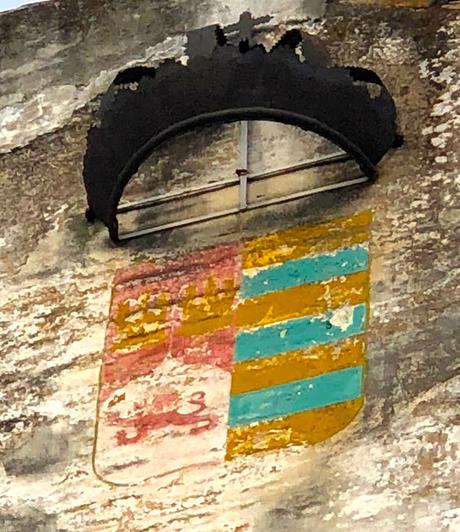El escudo de los Enríquez de Ribera en la calle Imperial.