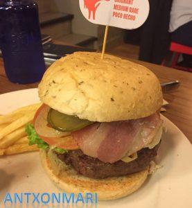 «New York Burger» … Hamburguesas descomunales.