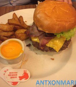 «New York Burger» … Hamburguesas descomunales.