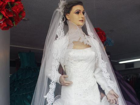 Conoce a Pascualita: La tenebrosa leyenda de un maniquí vestido de novia. -  Paperblog