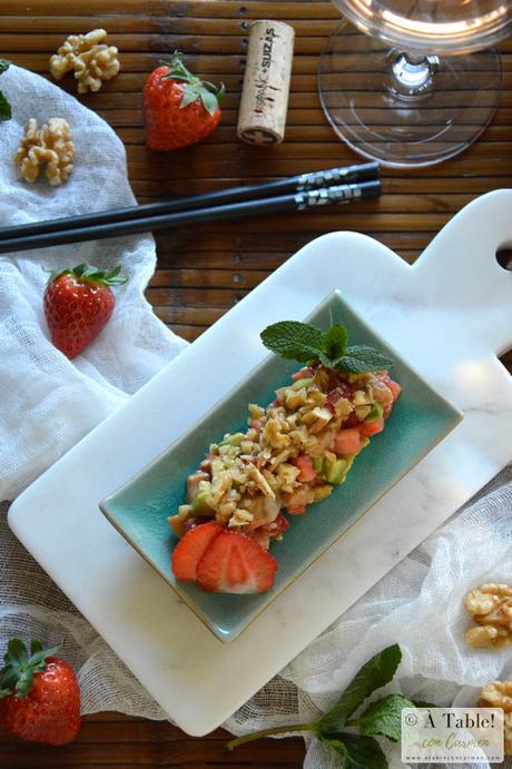 Tartar de Salmón con Fresas y Nueces