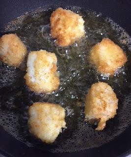 BACALAO EN TAQUITOS CON SALSA DE ROMESCO