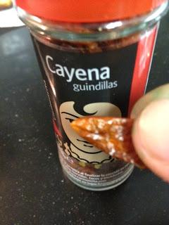 BACALAO EN TAQUITOS CON SALSA DE ROMESCO