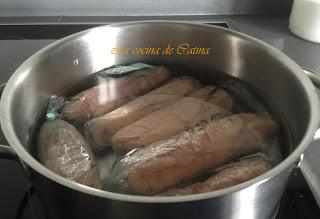 Ensalada de huevas de bacalao con mayonesa de cúrcuma y pan de centeno Ensalada de huevas de bacalao con mayonesa de cúrcuma y pan de centeno