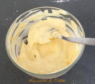 Ensalada de huevas de bacalao con mayonesa de cúrcuma y pan de centeno Ensalada de huevas de bacalao con mayonesa de cúrcuma y pan de centeno