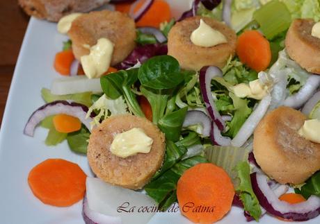 Ensalada de huevas de bacalao con mayonesa de cúrcuma y pan de centeno Ensalada de huevas de bacalao con mayonesa de cúrcuma y pan de centeno