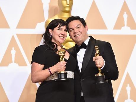 Compositores Kristen Anderson-Lopez y Robert Lopez,