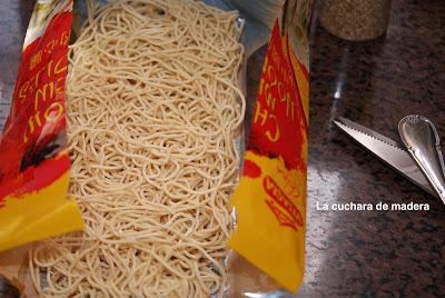 FIDEOS CHINOS CON VERDURAS Y POLLO