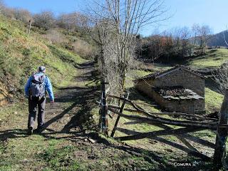 Por los praos de Vil.lar de Cinfuegos y Las Chanas