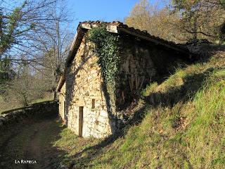 Por los praos de Vil.lar de Cinfuegos y Las Chanas