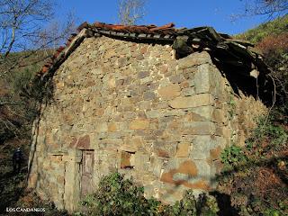 Por los praos de Vil.lar de Cinfuegos y Las Chanas