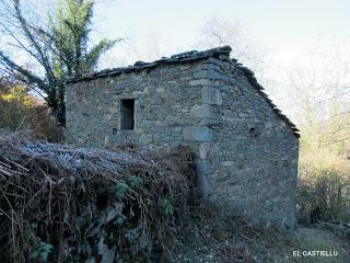 Por los praos de Vil.lar de Cinfuegos y Las Chanas