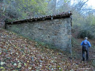 Por los praos de Vil.lar de Cinfuegos y Las Chanas