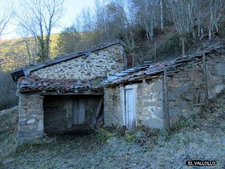 Por los praos de Vil.lar de Cinfuegos y Las Chanas