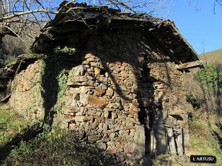 Por los praos de Vil.lar de Cinfuegos y Las Chanas