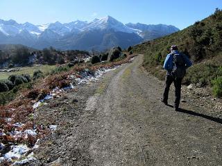 Por los praos de Vil.lar de Cinfuegos y Las Chanas