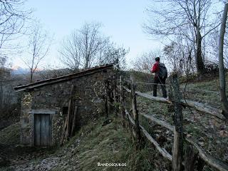 Por los praos de Vil.lar de Cinfuegos y Las Chanas